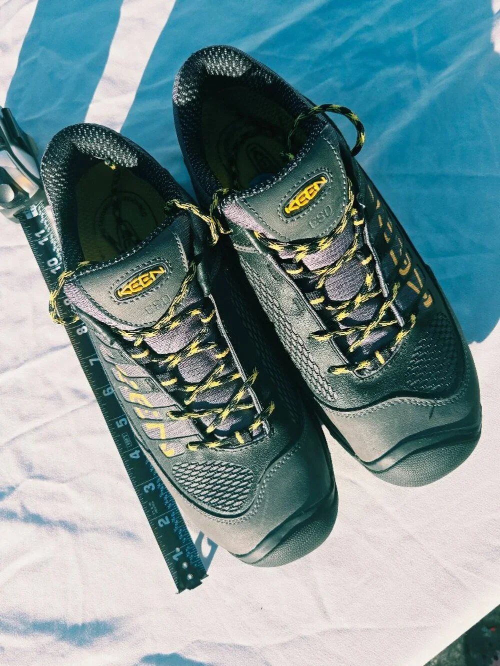 KEEN Work Boot Mens Sz 10 Low Top AURORA Waterproof Steel Toe Non Slip Solid